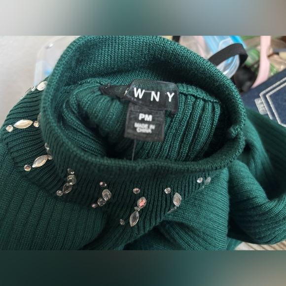 Dresses - Picture 1 of 3